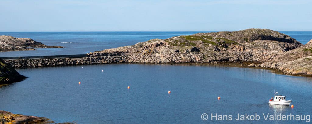 Moorings put down by Kystverket at Myken, Vol. 3, primarily for fishing boats, but free for all