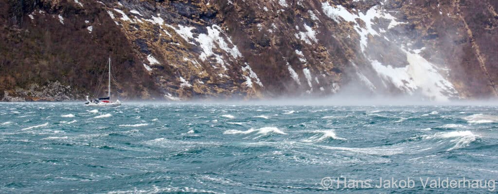 catabatic gusts  in excess of 50 knots, fallvinder